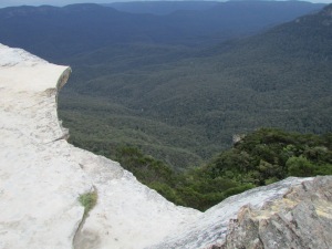 The edge where I sat and looked out over the Blue Mountains